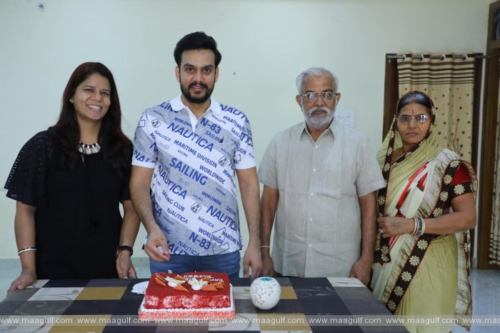 కుటుంబ స‌భ్యుల‌ మధ్య ‘22’ హీరో రూపేష్ కుమార్ చౌదరి బర్త్ డే సెలెబ్రేషన్స్